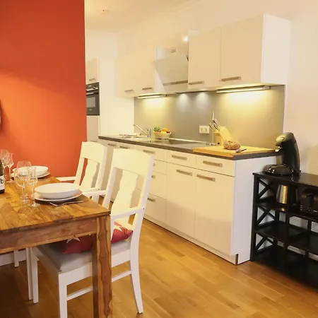 Erleben Sie Ihren Urlaub Im Zentral Gelegenen Apartmenthaus „strandburg Im Herzen Von